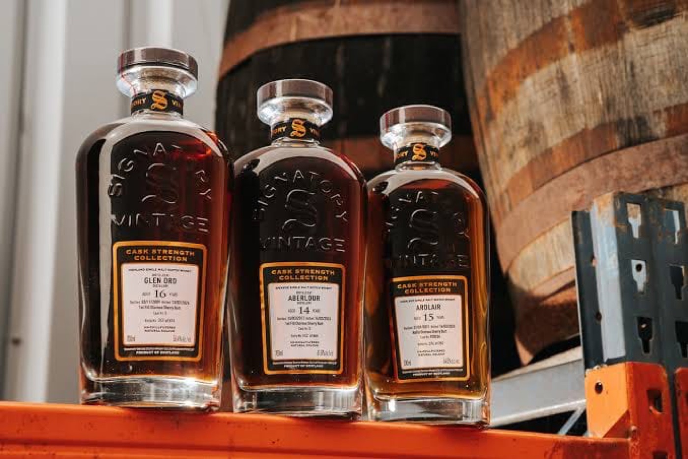 Três garrafas Signatory Vintage Cask Strength Collection